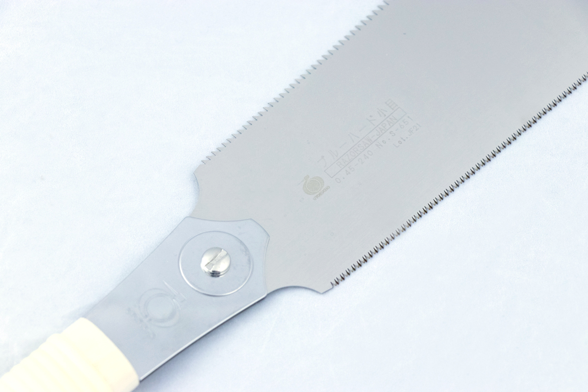 黑崎裕白纸#2 黑打锤纹大马士革三德刀170mm 带黑色米卡塔手柄
